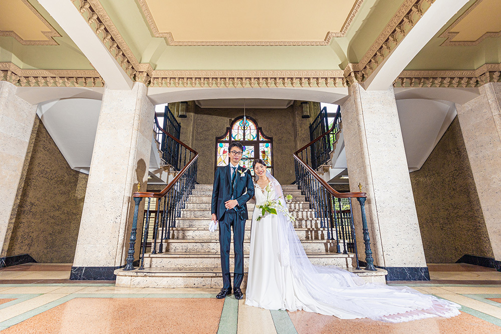 静岡フォトウエディングのフィーノスタイルで撮影した静岡市役所旧庁舎の新郎新婦
