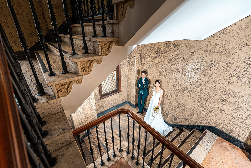 静岡フォトウエディングのフィーノスタイルで撮影した静岡市役所旧庁舎の新郎新婦