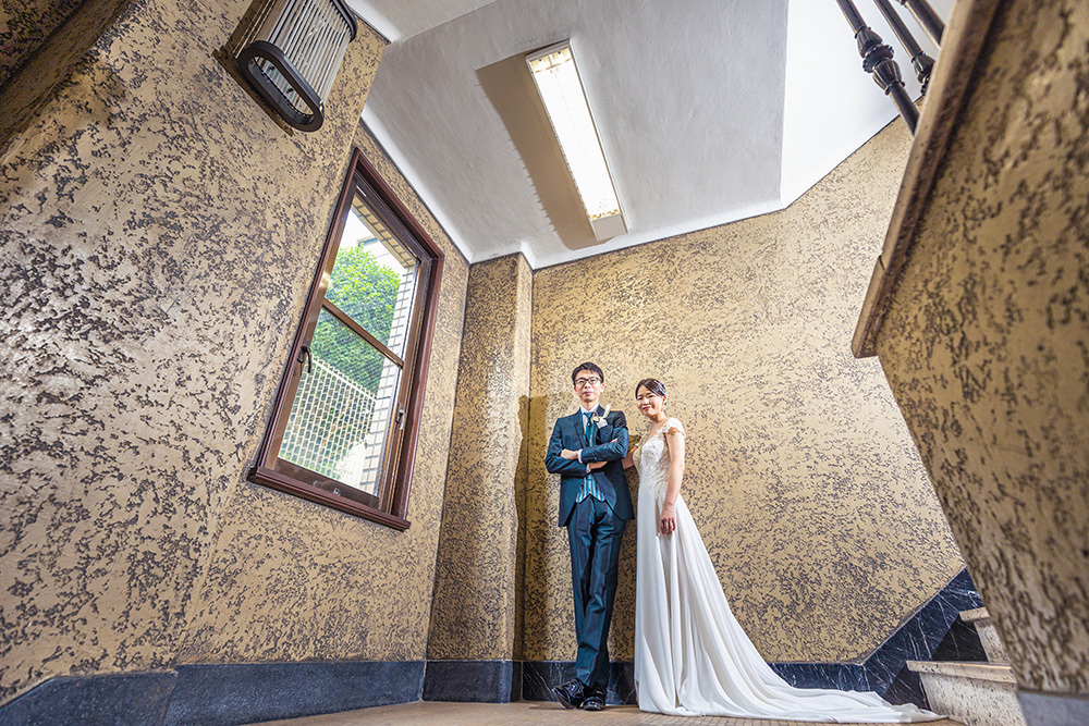 静岡フォトウエディングのフィーノスタイルで撮影した静岡市役所旧庁舎の新郎新婦