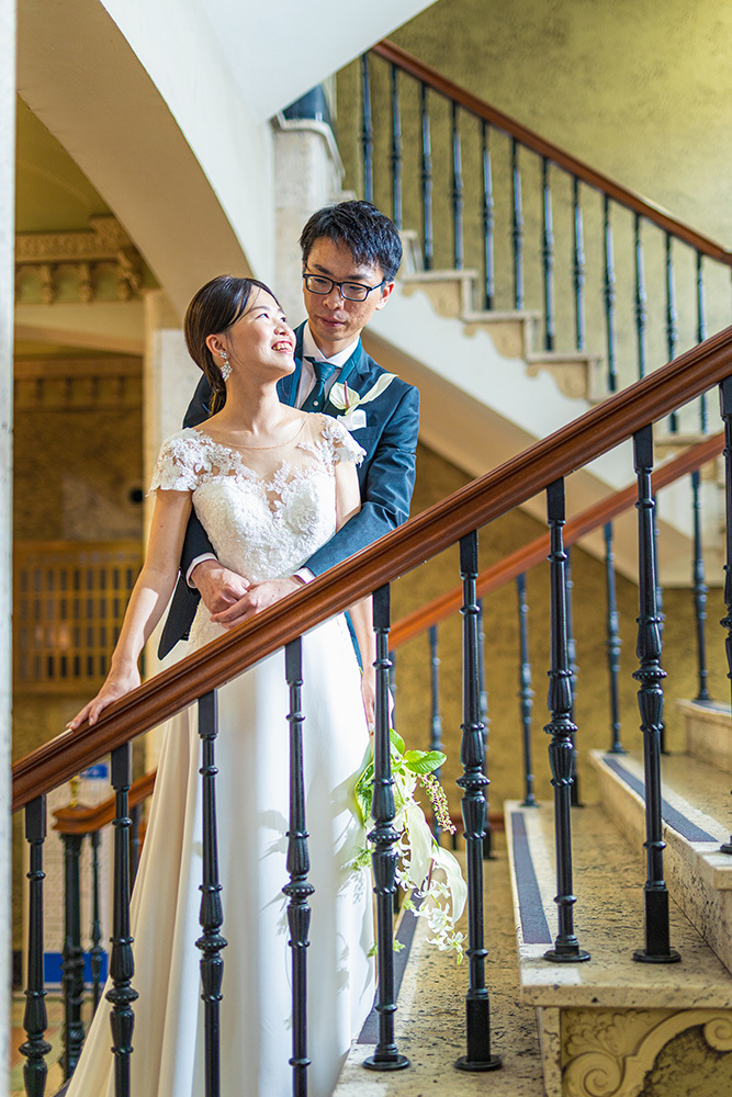 静岡フォトウエディングのフィーノスタイルで撮影した静岡市役所旧庁舎の新郎新婦