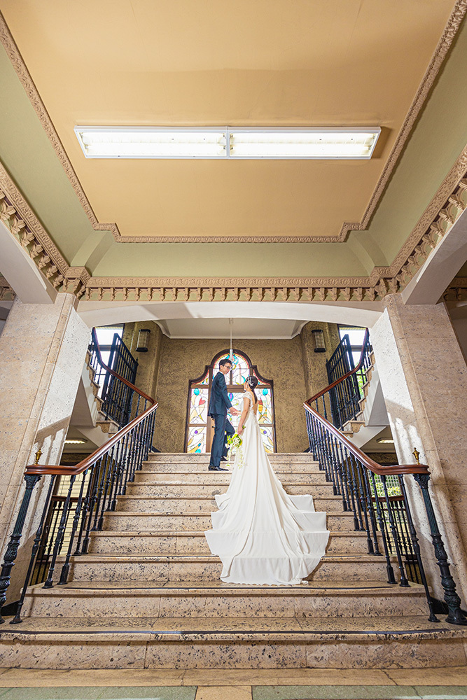 静岡フォトウエディングのフィーノスタイルで撮影した静岡市役所旧庁舎の新郎新婦