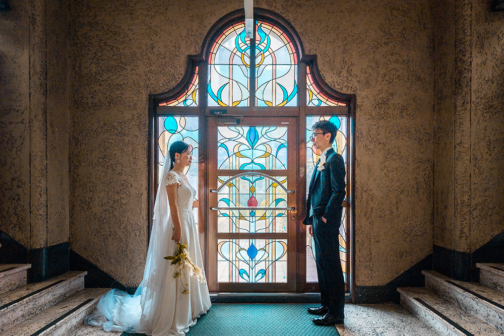 静岡フォトウエディングのフィーノスタイルで撮影した静岡市役所旧庁舎の新郎新婦