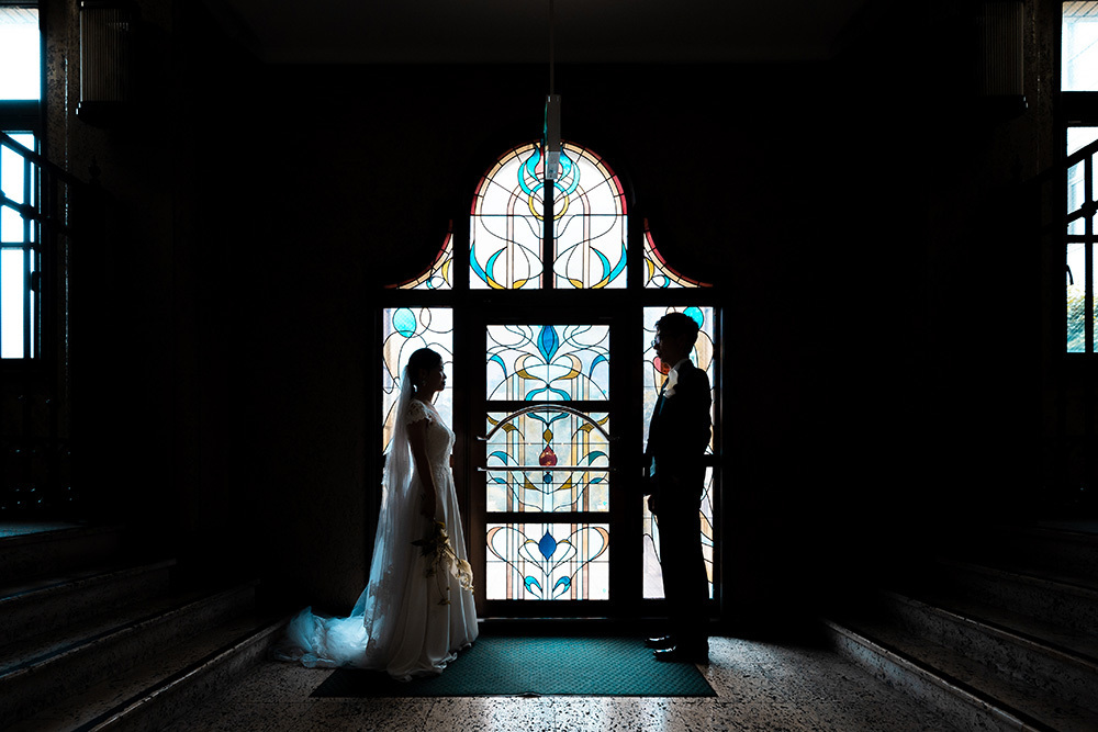 静岡フォトウエディングのフィーノスタイルで撮影した静岡市役所旧庁舎の新郎新婦