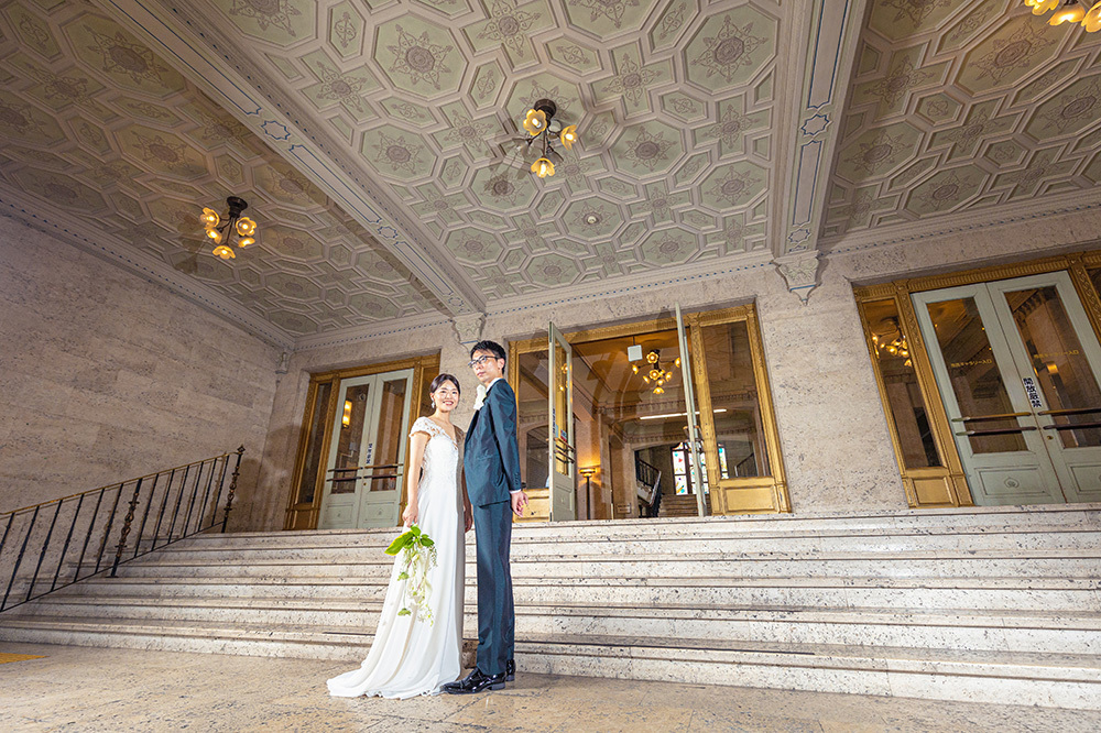 静岡フォトウエディングのフィーノスタイルで撮影した静岡市役所旧庁舎の新郎新婦