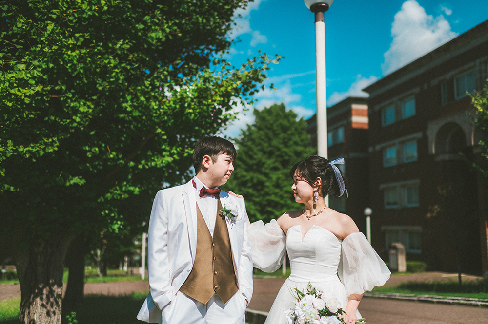 静岡フォトウエディングのフィーノスタイルで撮影した静岡県立大学の新郎新婦