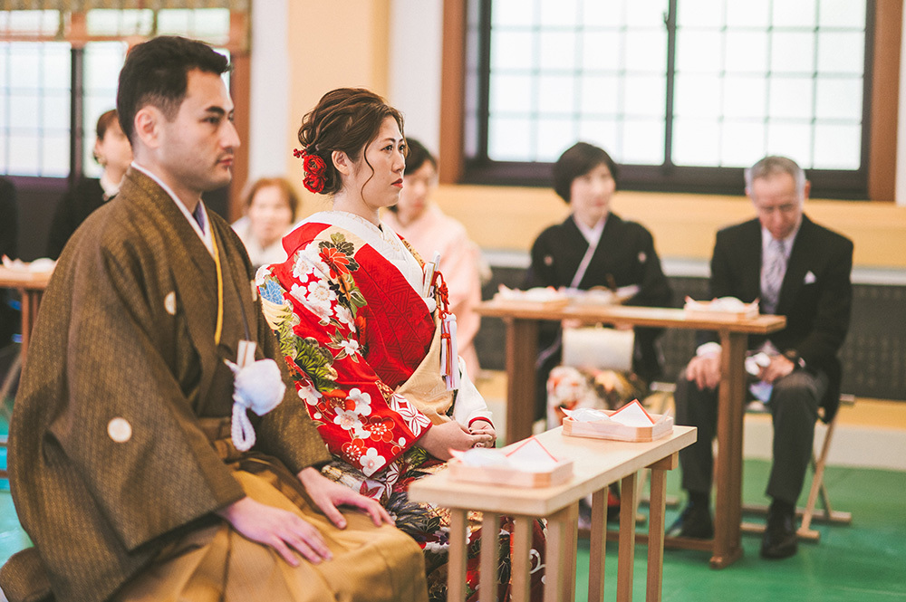 静岡フォトウエディングのフィーノスタイルで撮影した米之宮浅間神社の新郎新婦