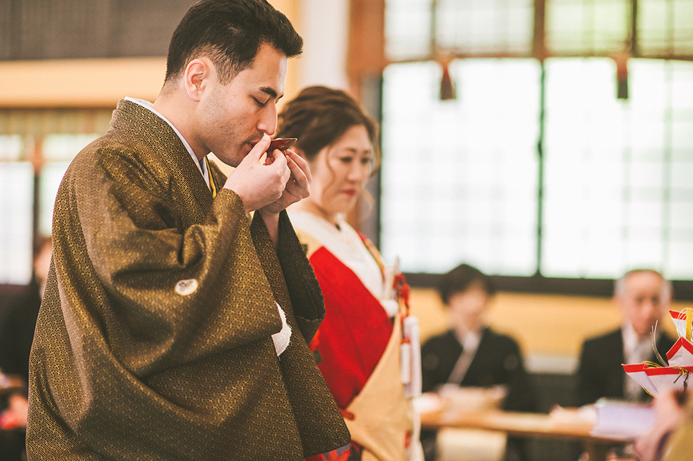 静岡フォトウエディングのフィーノスタイルで撮影した米之宮浅間神社の新郎新婦