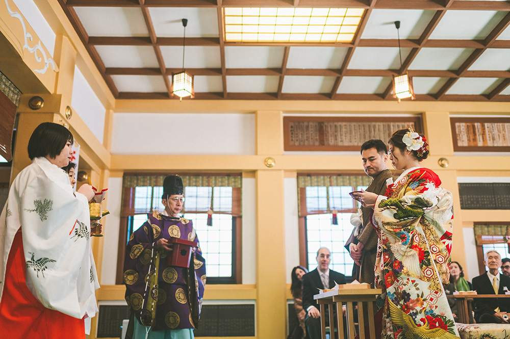 静岡フォトウエディングのフィーノスタイルで撮影した米之宮浅間神社の新郎新婦