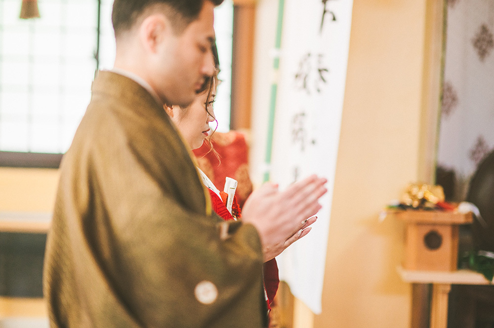 静岡フォトウエディングのフィーノスタイルで撮影した米之宮浅間神社の新郎新婦