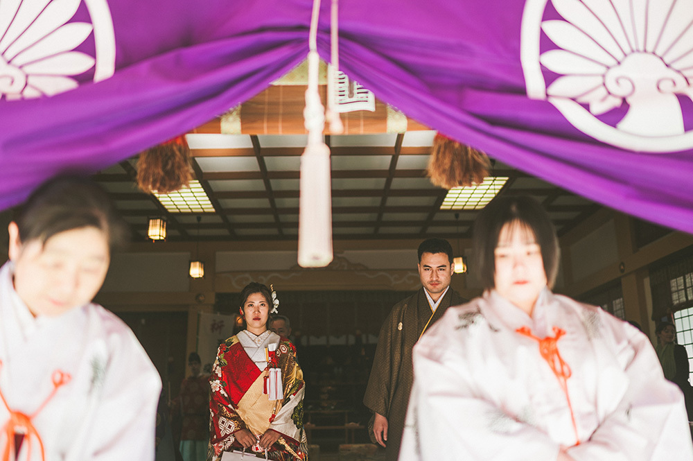 静岡フォトウエディングのフィーノスタイルで撮影した米之宮浅間神社の新郎新婦