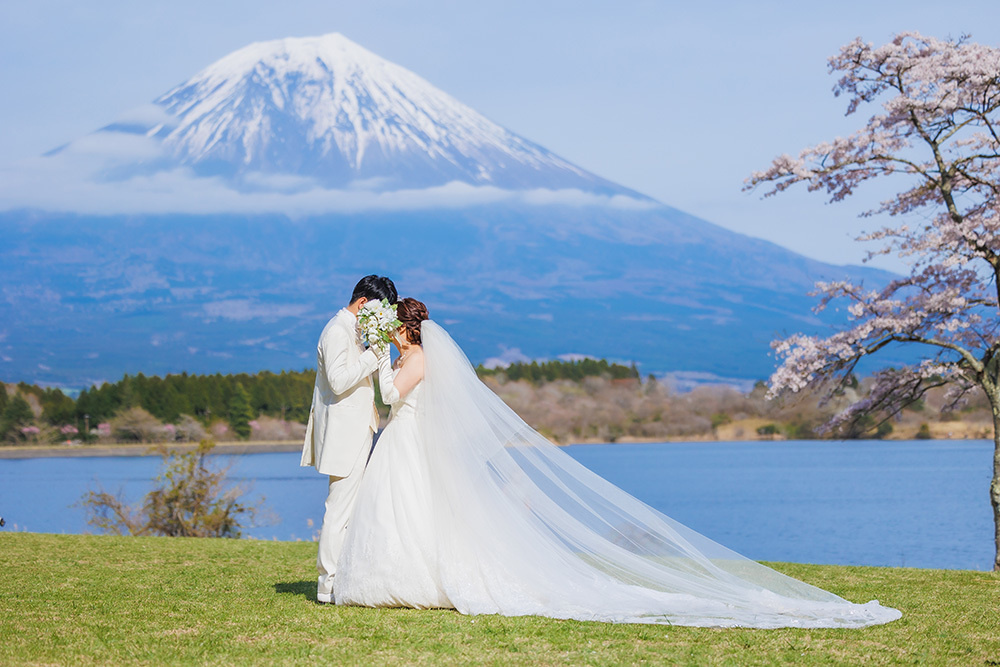 静岡フォトウエディングのフィーノスタイルで撮影したの田貫湖の新郎新婦