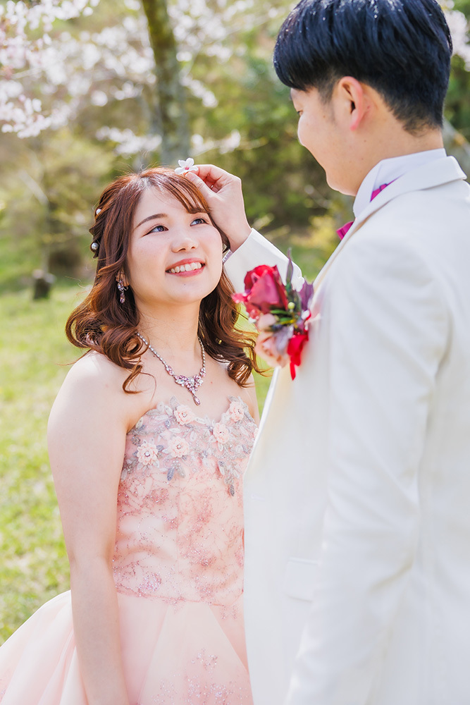 静岡フォトウエディングのフィーノスタイルで撮影した桜と新郎新婦