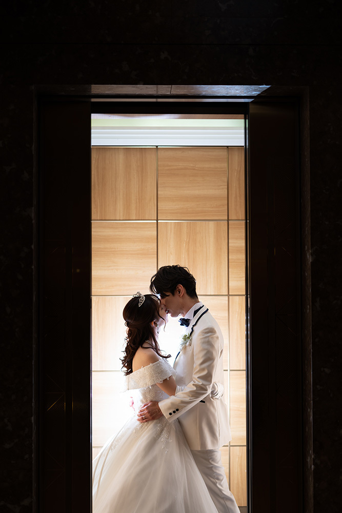 静岡フォトウエディングのフィーノスタイルで撮影したホテルグランヒルズ静岡の新郎新婦