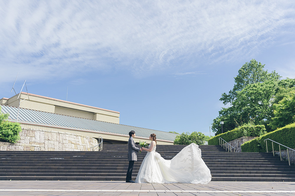 静岡フォトウエディングのフィーノスタイルで撮影した静岡県立美術館の新郎新婦