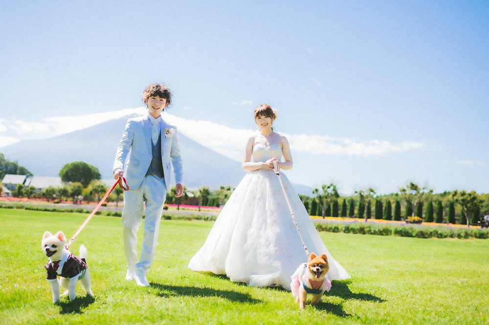 静岡フォトウエディングのフィーノスタイルで撮影した山梨エリアの山中湖花の都公園の新郎新婦
