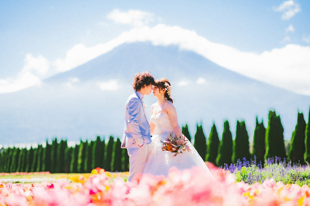 静岡フォトウエディングのフィーノスタイルで撮影した山梨エリアの山中湖花の都公園の新郎新婦
