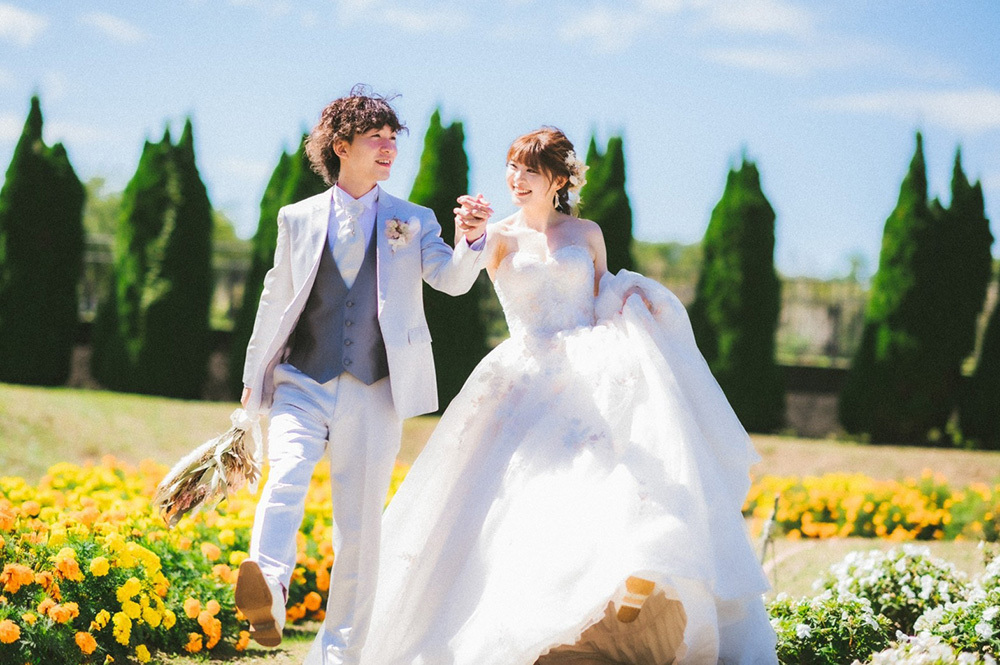 静岡フォトウエディングのフィーノスタイルで撮影した山梨エリアの山中湖花の都公園の新郎新婦