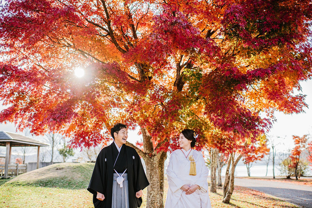 静岡フォトウエディングのフィーノスタイルで撮影した山梨エリアの山中湖花の都公園の新郎新婦