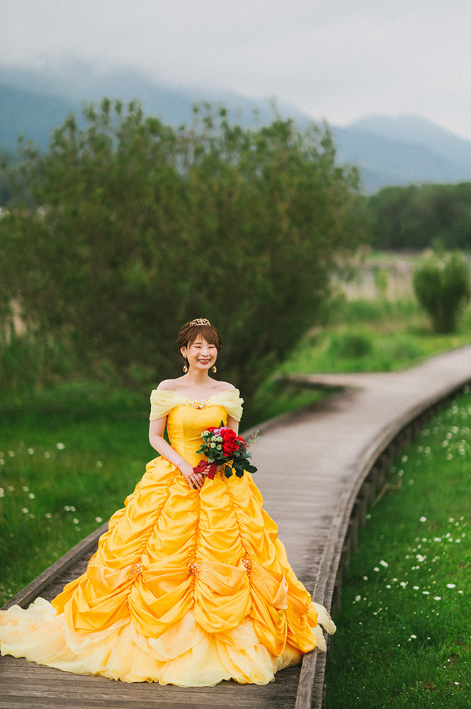 静岡フォトウエディングのフィーノスタイルで撮影した山梨エリアの山中湖交友プラザきららの新郎新婦