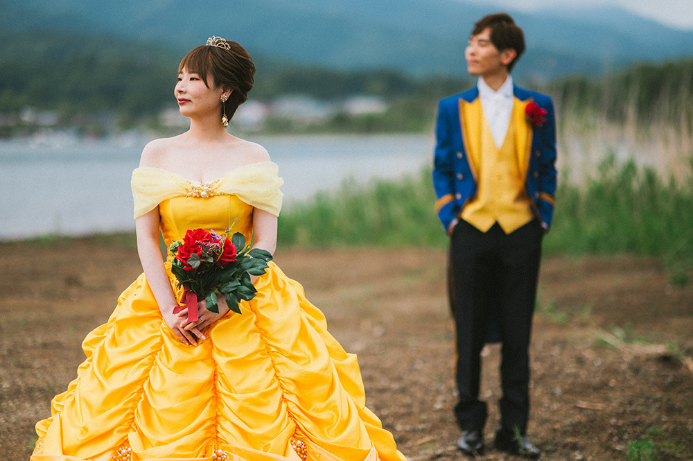 静岡フォトウエディングのフィーノスタイルで撮影した山梨エリアの山中湖交友プラザきららの新郎新婦