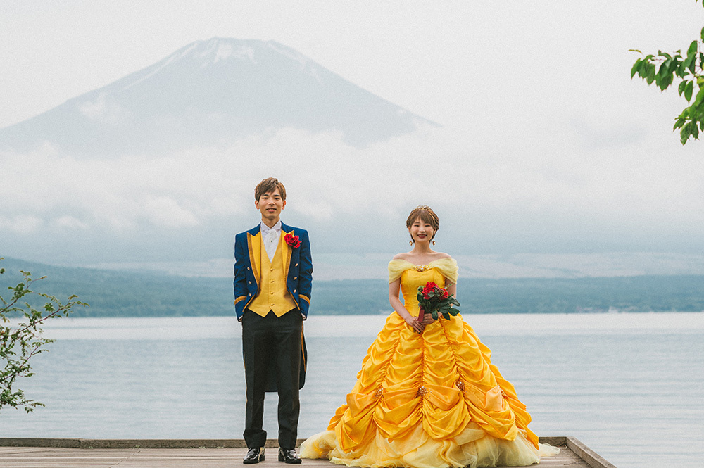 静岡フォトウエディングのフィーノスタイルで撮影した山梨エリアの山中湖交友プラザきららの新郎新婦