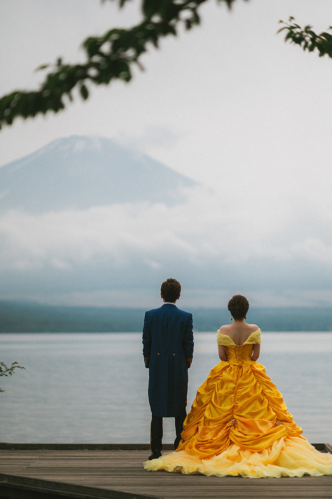 静岡フォトウエディングのフィーノスタイルで撮影した山梨エリアの山中湖交友プラザきららの新郎新婦