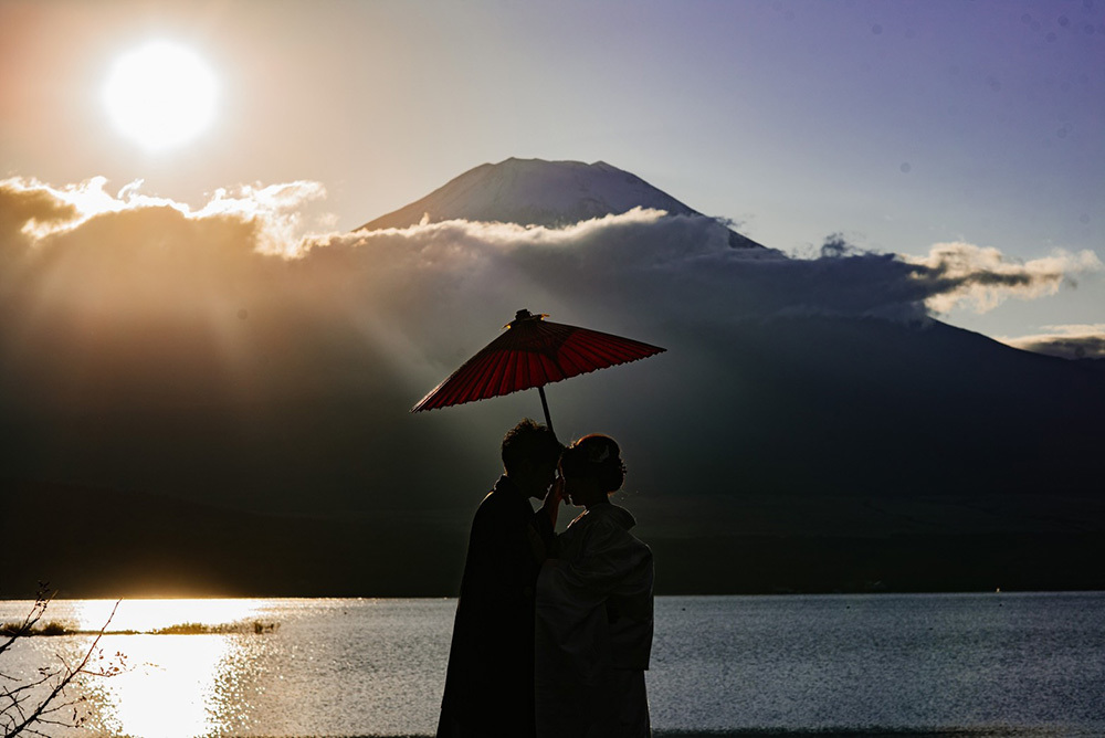 静岡フォトウエディングのフィーノスタイルで撮影した山梨エリアの山中湖交友プラザきららの新郎新婦