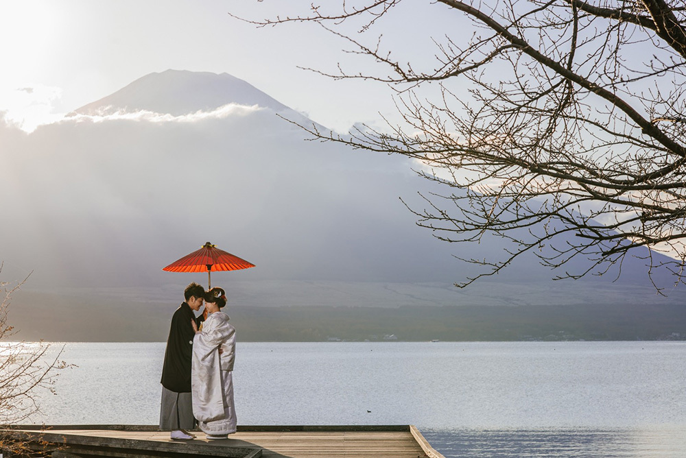 静岡フォトウエディングのフィーノスタイルで撮影した山梨エリアの山中湖交友プラザきららの新郎新婦
