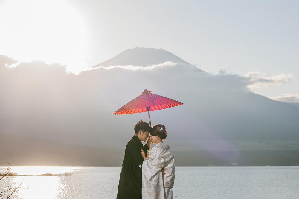 静岡フォトウエディングのフィーノスタイルで撮影した山梨エリアの山中湖交友プラザきららの新郎新婦