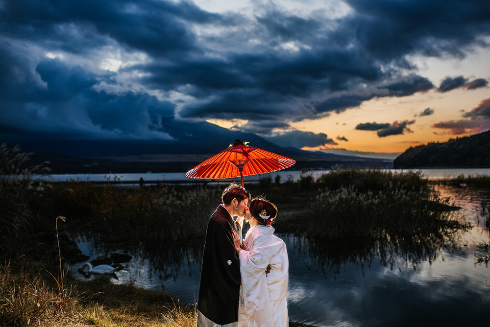 静岡フォトウエディングのフィーノスタイルで撮影した山梨エリアの山中湖交友プラザきららの新郎新婦