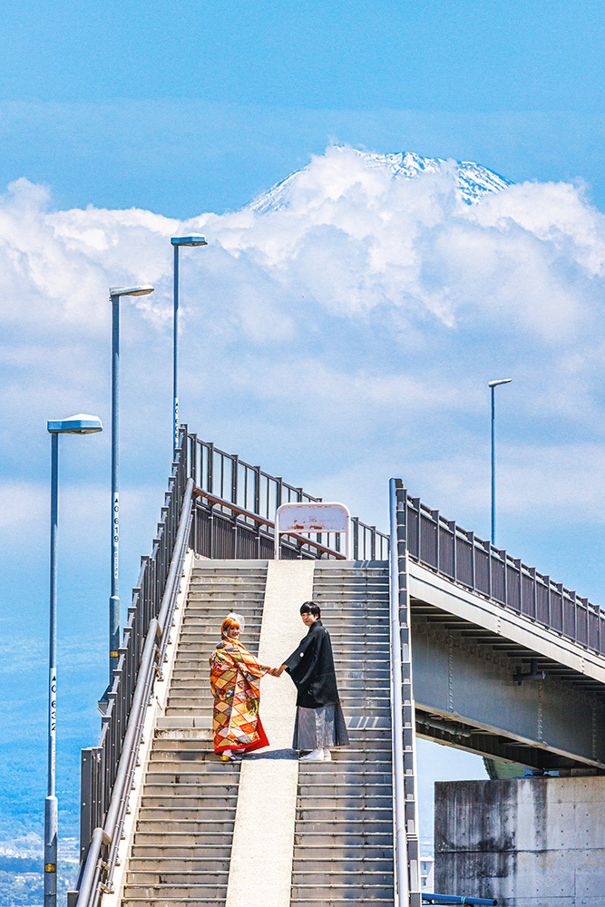 静岡フォトウエディングのフィーノスタイルで撮影した富士山夢の大橋の新郎新婦