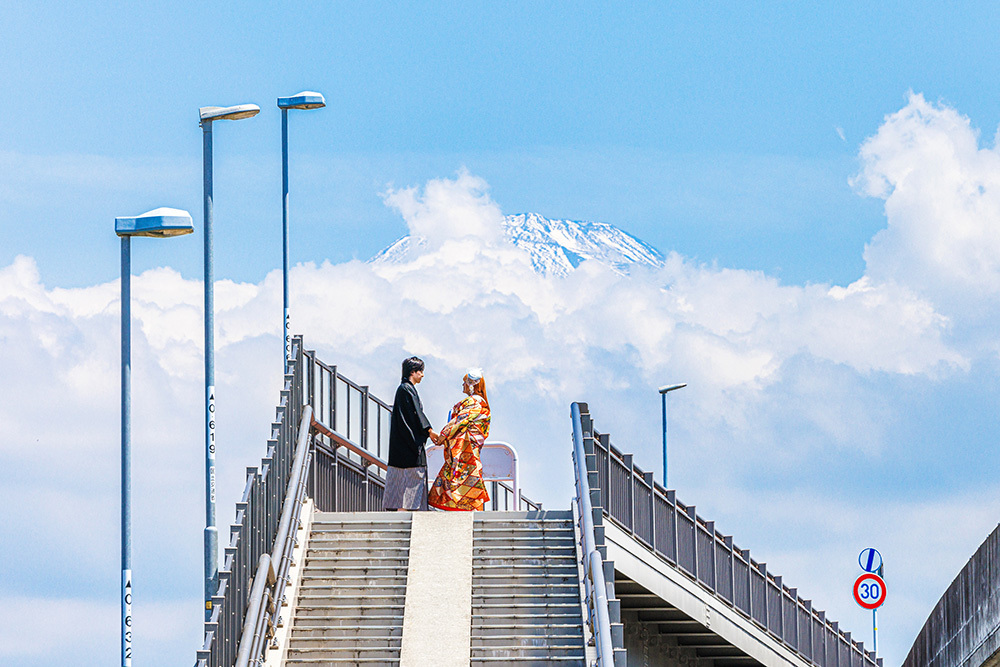 静岡フォトウエディングのフィーノスタイルで撮影した富士山夢の大橋の新郎新婦