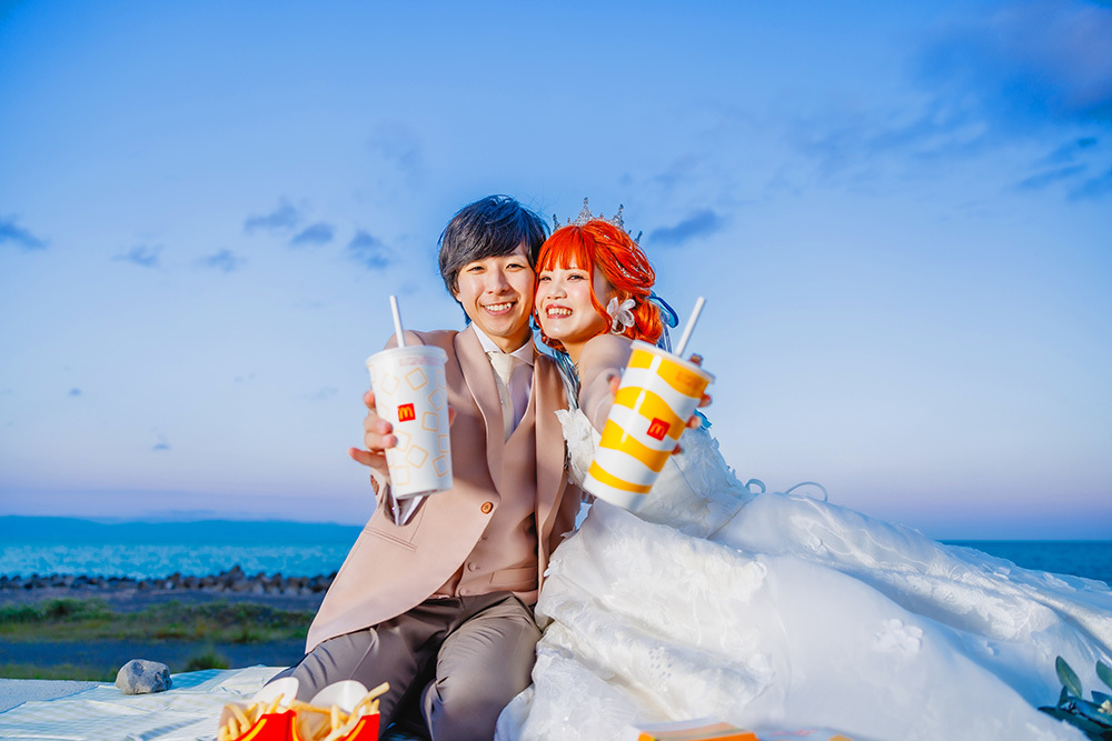 静岡フォトウエディングのフィーノスタイルで撮影した海フォトの新郎新婦