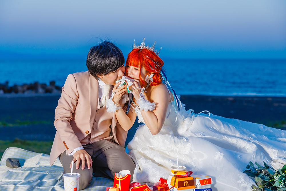 静岡フォトウエディングのフィーノスタイルで撮影した海フォトの新郎新婦