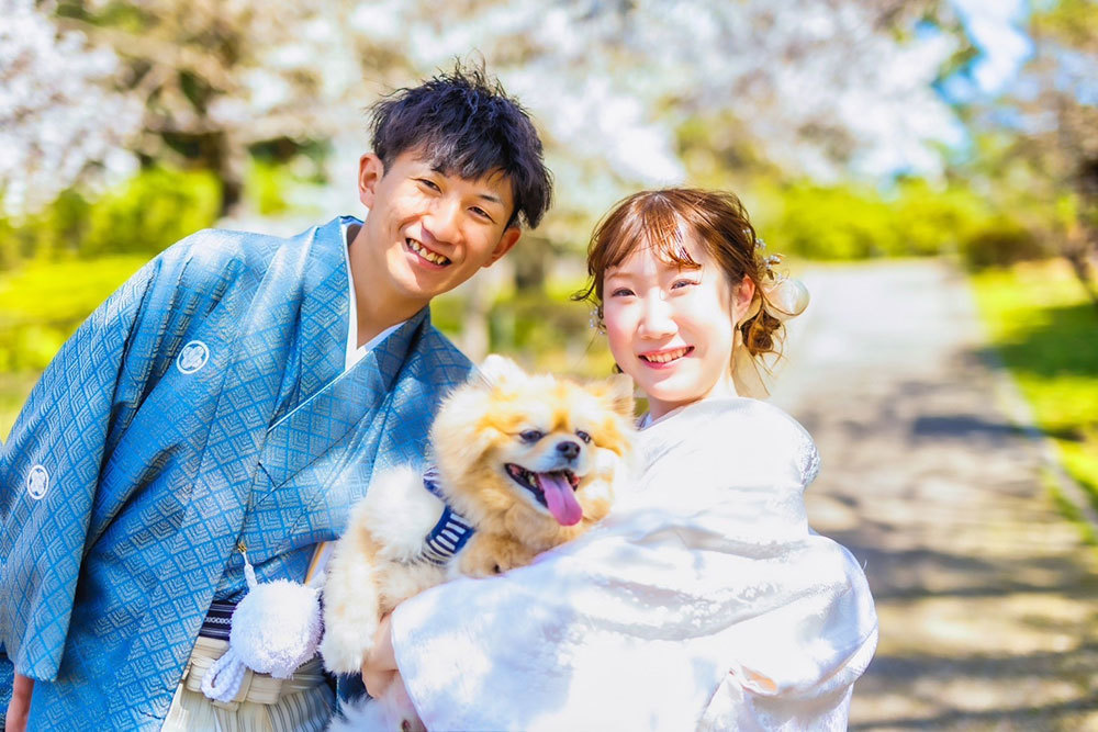 静岡フォトウエディングのフィーノスタイルで撮影したペットと一緒に撮影した新郎新婦