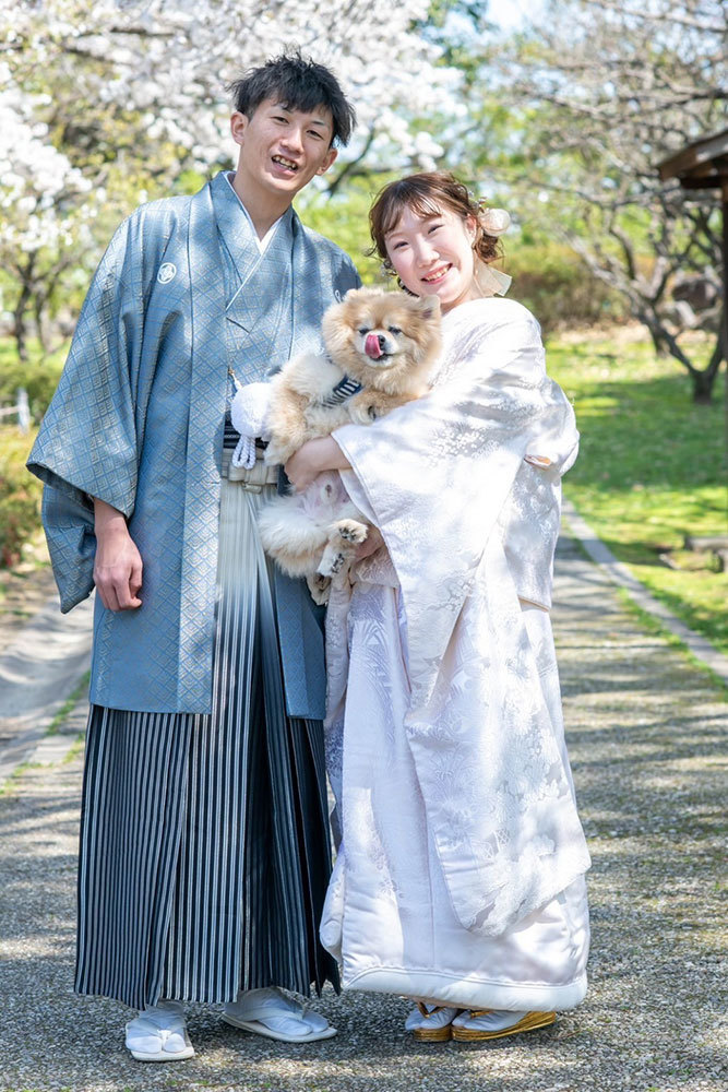 静岡フォトウエディングのフィーノスタイルで撮影したペットと一緒に撮影した新郎新婦