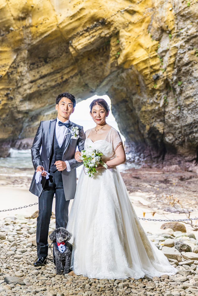 静岡フォトウエディングのフィーノスタイルで撮影したペットと一緒に撮影した新郎新婦