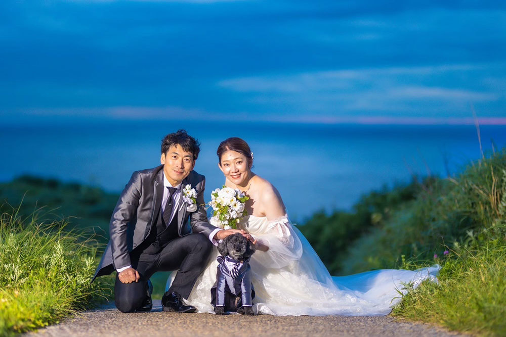 静岡フォトウエディングのフィーノスタイルで撮影したペットと一緒に撮影した新郎新婦