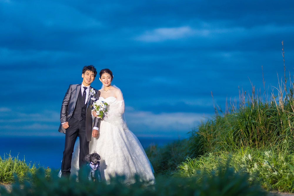 静岡フォトウエディングのフィーノスタイルで撮影したペットと一緒に撮影した新郎新婦