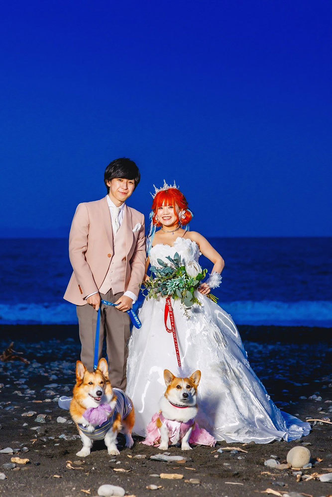 静岡フォトウエディングのフィーノスタイルで撮影したペットと一緒に撮影した新郎新婦