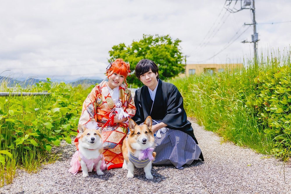 静岡フォトウエディングのフィーノスタイルで撮影したペットと一緒に撮影した新郎新婦