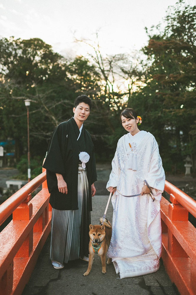 静岡フォトウエディングのフィーノスタイルで撮影したペットと一緒に撮影した新郎新婦