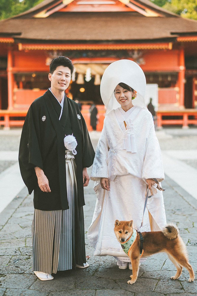 静岡フォトウエディングのフィーノスタイルで撮影したペットと一緒に撮影した新郎新婦