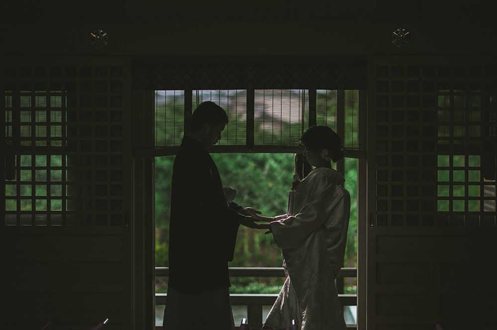 静岡フォトウエディングのフィーノスタイルで撮影した富知六所浅間神社（三日市浅間神社）の新郎新婦