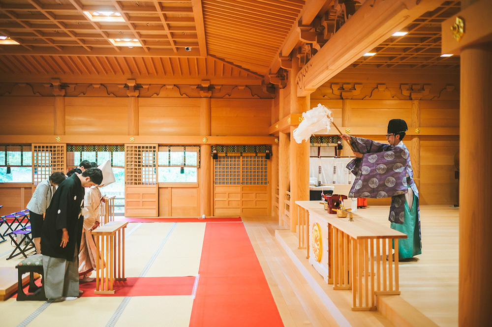 静岡フォトウエディングのフィーノスタイルで撮影した富知六所浅間神社（三日市浅間神社）の新郎新婦