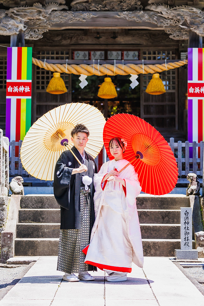 静岡フォトウエディングのフィーノスタイルで撮影した白浜神社の新郎新婦