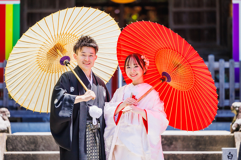 静岡フォトウエディングのフィーノスタイルで撮影した白浜神社の新郎新婦