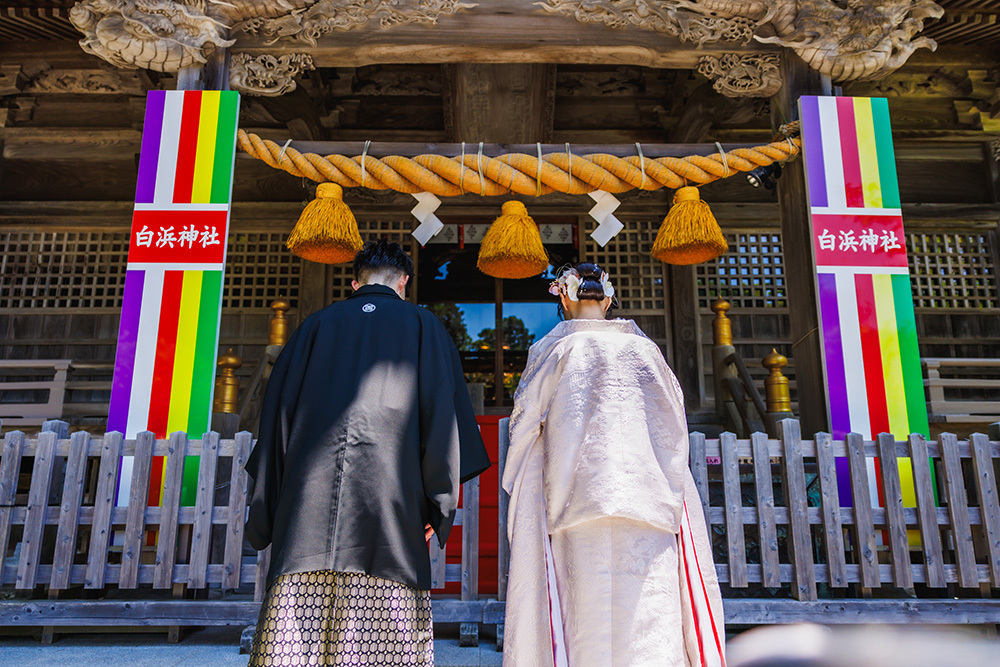 静岡フォトウエディングのフィーノスタイルで撮影した白浜神社の新郎新婦