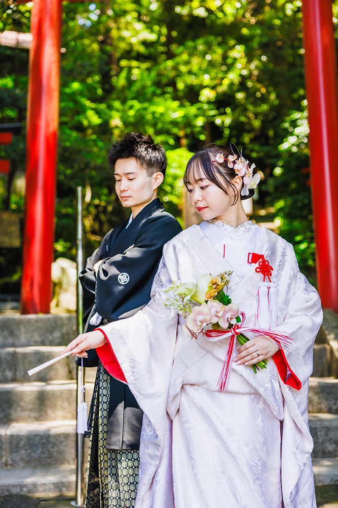 静岡フォトウエディングのフィーノスタイルで撮影した白浜神社の新郎新婦