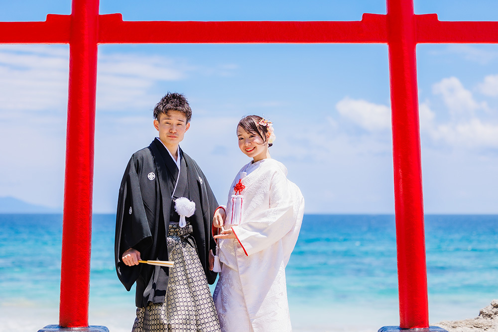 静岡フォトウエディングのフィーノスタイルで撮影した白浜神社の新郎新婦
